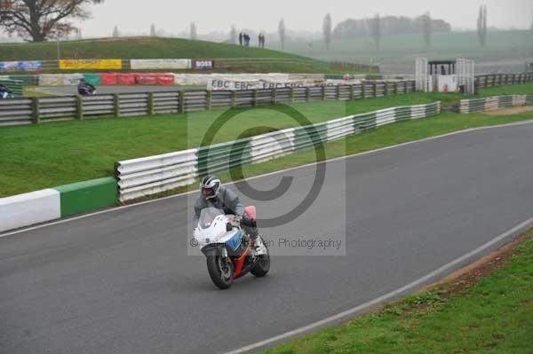 Mallory park Leicestershire;Mallory park photographs;Motorcycle action photographs;event digital images;eventdigitalimages;mallory park;no limits trackday;peter wileman photography;trackday;trackday digital images;trackday photos