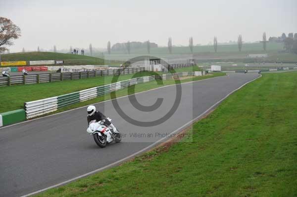 Mallory park Leicestershire;Mallory park photographs;Motorcycle action photographs;event digital images;eventdigitalimages;mallory park;no limits trackday;peter wileman photography;trackday;trackday digital images;trackday photos