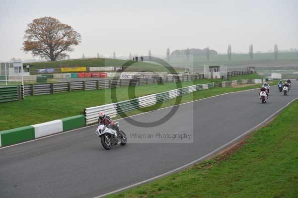 Mallory park Leicestershire;Mallory park photographs;Motorcycle action photographs;event digital images;eventdigitalimages;mallory park;no limits trackday;peter wileman photography;trackday;trackday digital images;trackday photos
