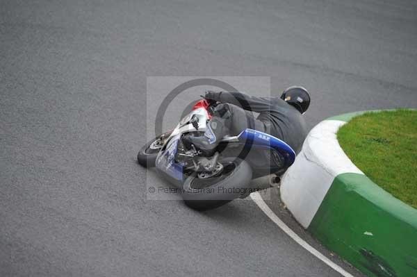 Mallory park Leicestershire;Mallory park photographs;Motorcycle action photographs;event digital images;eventdigitalimages;mallory park;no limits trackday;peter wileman photography;trackday;trackday digital images;trackday photos