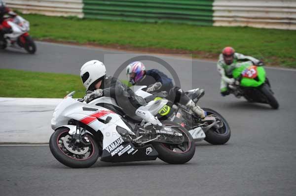 Mallory park Leicestershire;Mallory park photographs;Motorcycle action photographs;event digital images;eventdigitalimages;mallory park;no limits trackday;peter wileman photography;trackday;trackday digital images;trackday photos