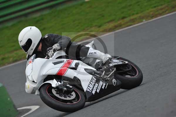 Mallory park Leicestershire;Mallory park photographs;Motorcycle action photographs;event digital images;eventdigitalimages;mallory park;no limits trackday;peter wileman photography;trackday;trackday digital images;trackday photos