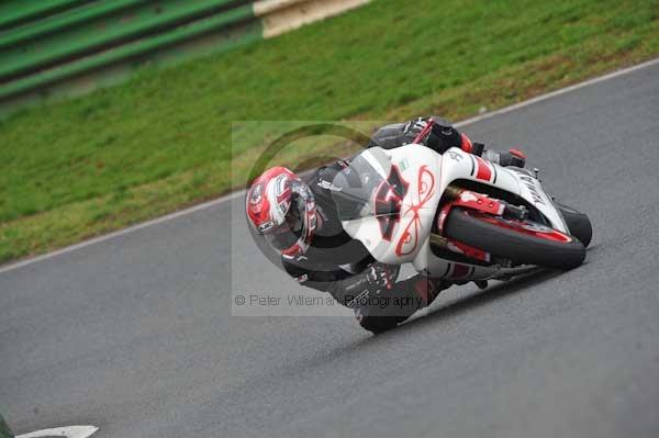 Mallory park Leicestershire;Mallory park photographs;Motorcycle action photographs;event digital images;eventdigitalimages;mallory park;no limits trackday;peter wileman photography;trackday;trackday digital images;trackday photos