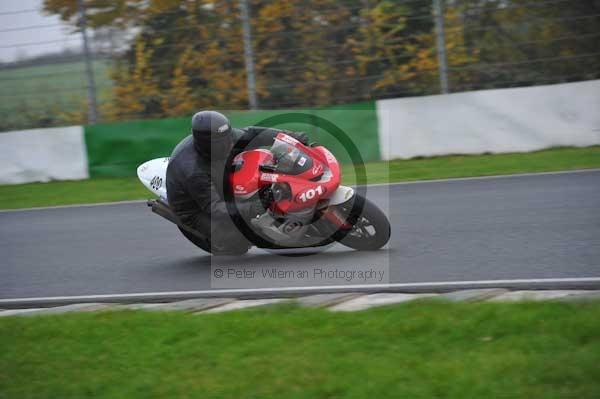 Mallory park Leicestershire;Mallory park photographs;Motorcycle action photographs;event digital images;eventdigitalimages;mallory park;no limits trackday;peter wileman photography;trackday;trackday digital images;trackday photos