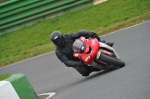 Mallory-park-Leicestershire;Mallory-park-photographs;Motorcycle-action-photographs;event-digital-images;eventdigitalimages;mallory-park;no-limits-trackday;peter-wileman-photography;trackday;trackday-digital-images;trackday-photos