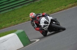 Mallory-park-Leicestershire;Mallory-park-photographs;Motorcycle-action-photographs;event-digital-images;eventdigitalimages;mallory-park;no-limits-trackday;peter-wileman-photography;trackday;trackday-digital-images;trackday-photos