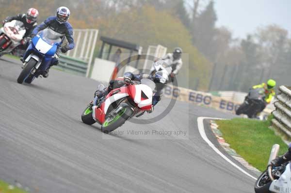Mallory park Leicestershire;Mallory park photographs;Motorcycle action photographs;event digital images;eventdigitalimages;mallory park;no limits trackday;peter wileman photography;trackday;trackday digital images;trackday photos