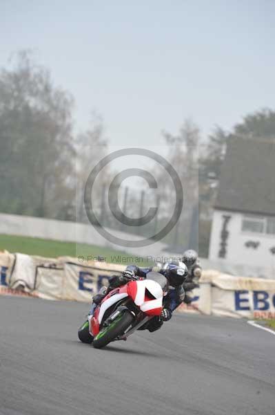 Mallory park Leicestershire;Mallory park photographs;Motorcycle action photographs;event digital images;eventdigitalimages;mallory park;no limits trackday;peter wileman photography;trackday;trackday digital images;trackday photos