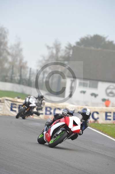 Mallory park Leicestershire;Mallory park photographs;Motorcycle action photographs;event digital images;eventdigitalimages;mallory park;no limits trackday;peter wileman photography;trackday;trackday digital images;trackday photos