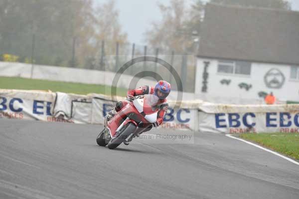 Mallory park Leicestershire;Mallory park photographs;Motorcycle action photographs;event digital images;eventdigitalimages;mallory park;no limits trackday;peter wileman photography;trackday;trackday digital images;trackday photos