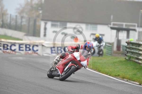 Mallory park Leicestershire;Mallory park photographs;Motorcycle action photographs;event digital images;eventdigitalimages;mallory park;no limits trackday;peter wileman photography;trackday;trackday digital images;trackday photos