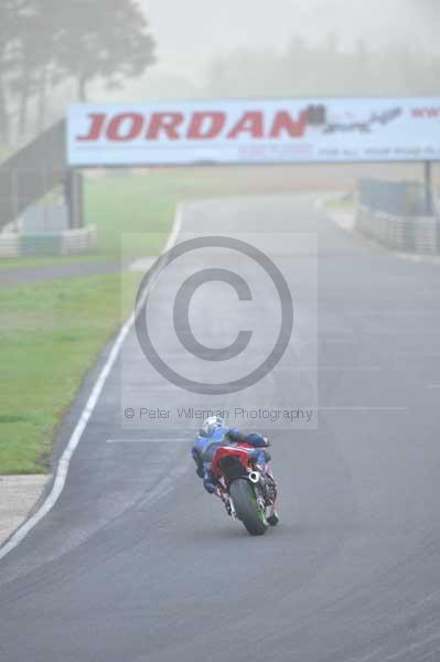 Mallory park Leicestershire;Mallory park photographs;Motorcycle action photographs;event digital images;eventdigitalimages;mallory park;no limits trackday;peter wileman photography;trackday;trackday digital images;trackday photos