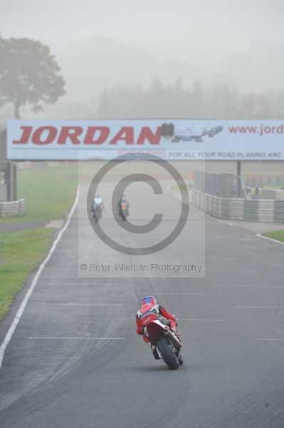 Mallory park Leicestershire;Mallory park photographs;Motorcycle action photographs;event digital images;eventdigitalimages;mallory park;no limits trackday;peter wileman photography;trackday;trackday digital images;trackday photos