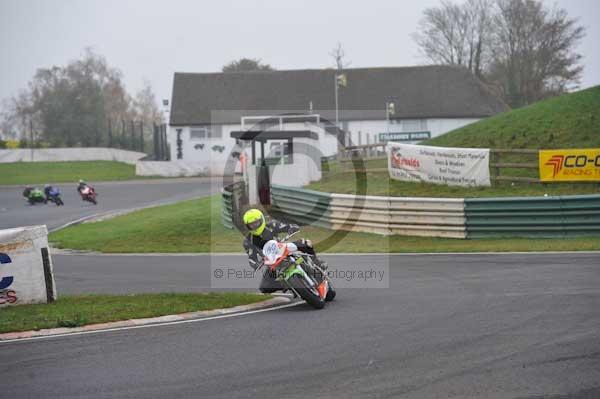 Mallory park Leicestershire;Mallory park photographs;Motorcycle action photographs;event digital images;eventdigitalimages;mallory park;no limits trackday;peter wileman photography;trackday;trackday digital images;trackday photos