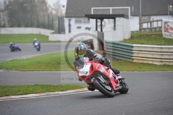 Mallory park Leicestershire;Mallory park photographs;Motorcycle action photographs;event digital images;eventdigitalimages;mallory park;no limits trackday;peter wileman photography;trackday;trackday digital images;trackday photos