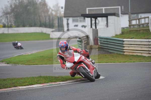 Mallory park Leicestershire;Mallory park photographs;Motorcycle action photographs;event digital images;eventdigitalimages;mallory park;no limits trackday;peter wileman photography;trackday;trackday digital images;trackday photos