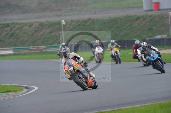 Mallory park Leicestershire;Mallory park photographs;Motorcycle action photographs;event digital images;eventdigitalimages;mallory park;no limits trackday;peter wileman photography;trackday;trackday digital images;trackday photos