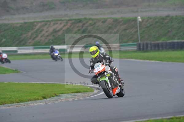 Mallory park Leicestershire;Mallory park photographs;Motorcycle action photographs;event digital images;eventdigitalimages;mallory park;no limits trackday;peter wileman photography;trackday;trackday digital images;trackday photos