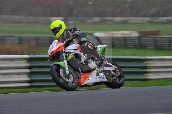 Mallory park Leicestershire;Mallory park photographs;Motorcycle action photographs;event digital images;eventdigitalimages;mallory park;no limits trackday;peter wileman photography;trackday;trackday digital images;trackday photos