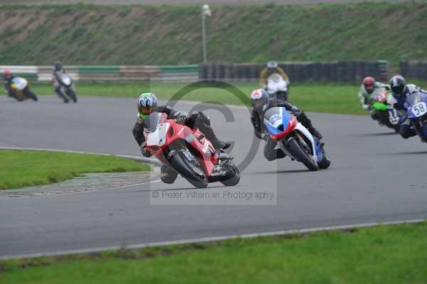 Mallory park Leicestershire;Mallory park photographs;Motorcycle action photographs;event digital images;eventdigitalimages;mallory park;no limits trackday;peter wileman photography;trackday;trackday digital images;trackday photos