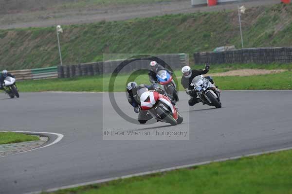Mallory park Leicestershire;Mallory park photographs;Motorcycle action photographs;event digital images;eventdigitalimages;mallory park;no limits trackday;peter wileman photography;trackday;trackday digital images;trackday photos