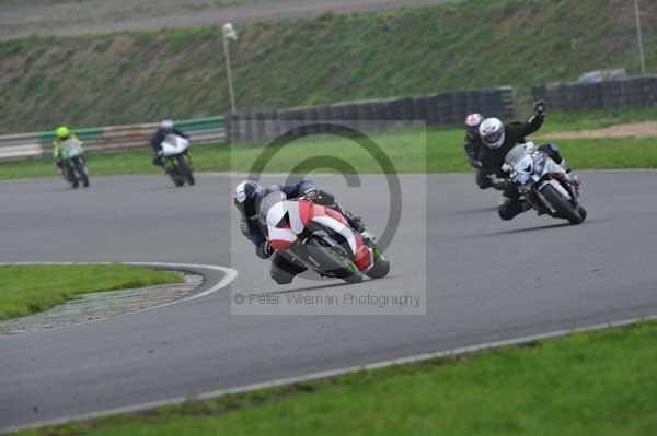 Mallory park Leicestershire;Mallory park photographs;Motorcycle action photographs;event digital images;eventdigitalimages;mallory park;no limits trackday;peter wileman photography;trackday;trackday digital images;trackday photos