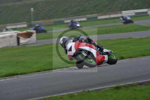 Mallory park Leicestershire;Mallory park photographs;Motorcycle action photographs;event digital images;eventdigitalimages;mallory park;no limits trackday;peter wileman photography;trackday;trackday digital images;trackday photos