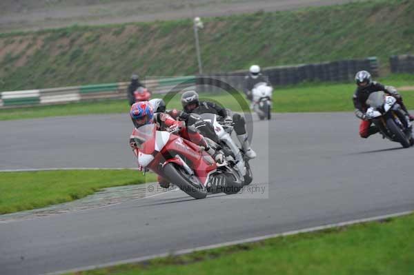 Mallory park Leicestershire;Mallory park photographs;Motorcycle action photographs;event digital images;eventdigitalimages;mallory park;no limits trackday;peter wileman photography;trackday;trackday digital images;trackday photos