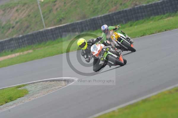 Mallory park Leicestershire;Mallory park photographs;Motorcycle action photographs;event digital images;eventdigitalimages;mallory park;no limits trackday;peter wileman photography;trackday;trackday digital images;trackday photos