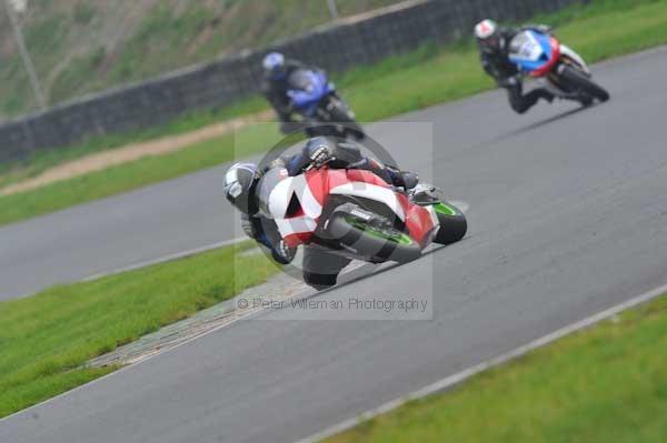Mallory park Leicestershire;Mallory park photographs;Motorcycle action photographs;event digital images;eventdigitalimages;mallory park;no limits trackday;peter wileman photography;trackday;trackday digital images;trackday photos
