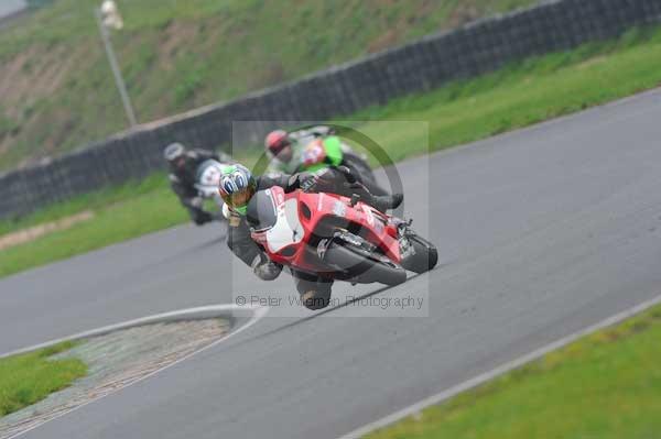 Mallory park Leicestershire;Mallory park photographs;Motorcycle action photographs;event digital images;eventdigitalimages;mallory park;no limits trackday;peter wileman photography;trackday;trackday digital images;trackday photos