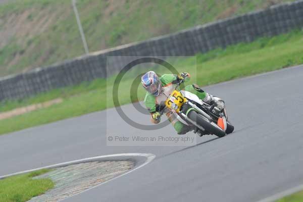 Mallory park Leicestershire;Mallory park photographs;Motorcycle action photographs;event digital images;eventdigitalimages;mallory park;no limits trackday;peter wileman photography;trackday;trackday digital images;trackday photos