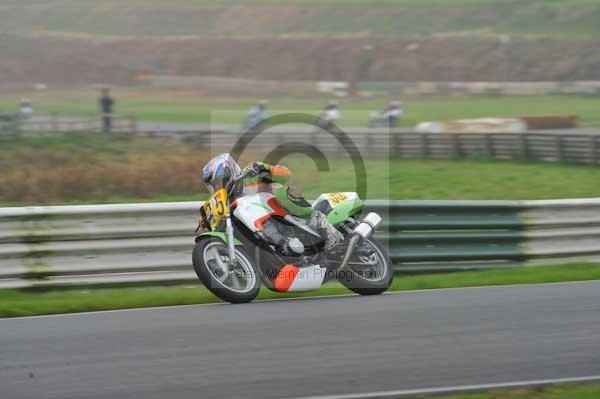 Mallory park Leicestershire;Mallory park photographs;Motorcycle action photographs;event digital images;eventdigitalimages;mallory park;no limits trackday;peter wileman photography;trackday;trackday digital images;trackday photos