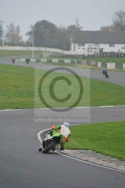 Mallory park Leicestershire;Mallory park photographs;Motorcycle action photographs;event digital images;eventdigitalimages;mallory park;no limits trackday;peter wileman photography;trackday;trackday digital images;trackday photos