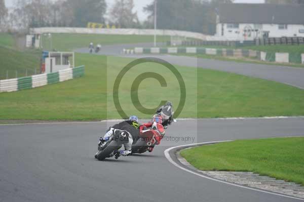 Mallory park Leicestershire;Mallory park photographs;Motorcycle action photographs;event digital images;eventdigitalimages;mallory park;no limits trackday;peter wileman photography;trackday;trackday digital images;trackday photos