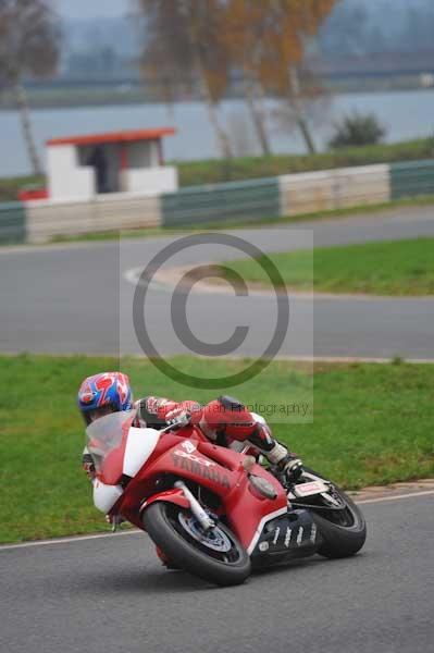 Mallory park Leicestershire;Mallory park photographs;Motorcycle action photographs;event digital images;eventdigitalimages;mallory park;no limits trackday;peter wileman photography;trackday;trackday digital images;trackday photos