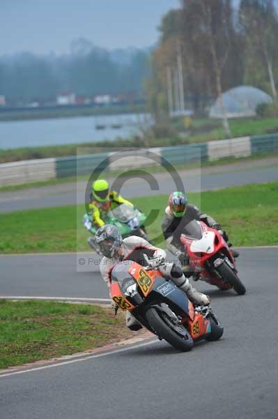 Mallory park Leicestershire;Mallory park photographs;Motorcycle action photographs;event digital images;eventdigitalimages;mallory park;no limits trackday;peter wileman photography;trackday;trackday digital images;trackday photos