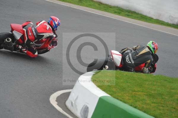 Mallory park Leicestershire;Mallory park photographs;Motorcycle action photographs;event digital images;eventdigitalimages;mallory park;no limits trackday;peter wileman photography;trackday;trackday digital images;trackday photos