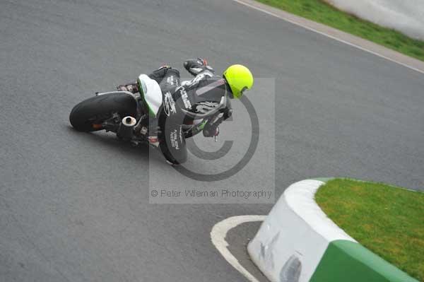 Mallory park Leicestershire;Mallory park photographs;Motorcycle action photographs;event digital images;eventdigitalimages;mallory park;no limits trackday;peter wileman photography;trackday;trackday digital images;trackday photos
