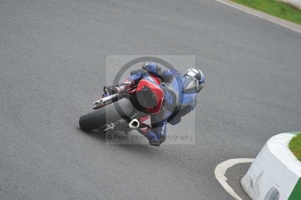 Mallory park Leicestershire;Mallory park photographs;Motorcycle action photographs;event digital images;eventdigitalimages;mallory park;no limits trackday;peter wileman photography;trackday;trackday digital images;trackday photos