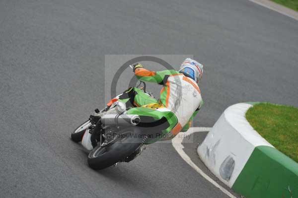 Mallory park Leicestershire;Mallory park photographs;Motorcycle action photographs;event digital images;eventdigitalimages;mallory park;no limits trackday;peter wileman photography;trackday;trackday digital images;trackday photos