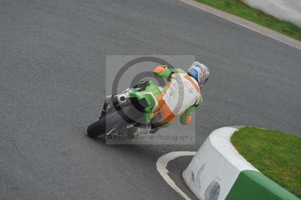 Mallory park Leicestershire;Mallory park photographs;Motorcycle action photographs;event digital images;eventdigitalimages;mallory park;no limits trackday;peter wileman photography;trackday;trackday digital images;trackday photos