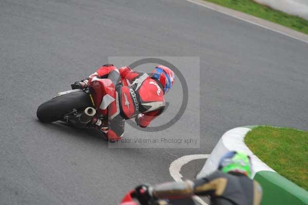 Mallory park Leicestershire;Mallory park photographs;Motorcycle action photographs;event digital images;eventdigitalimages;mallory park;no limits trackday;peter wileman photography;trackday;trackday digital images;trackday photos