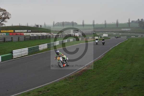 Mallory park Leicestershire;Mallory park photographs;Motorcycle action photographs;event digital images;eventdigitalimages;mallory park;no limits trackday;peter wileman photography;trackday;trackday digital images;trackday photos