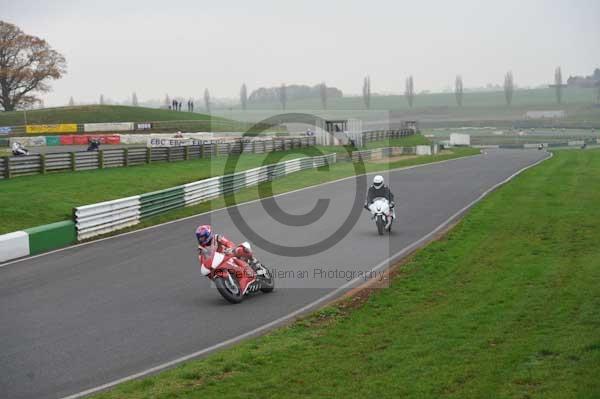 Mallory park Leicestershire;Mallory park photographs;Motorcycle action photographs;event digital images;eventdigitalimages;mallory park;no limits trackday;peter wileman photography;trackday;trackday digital images;trackday photos