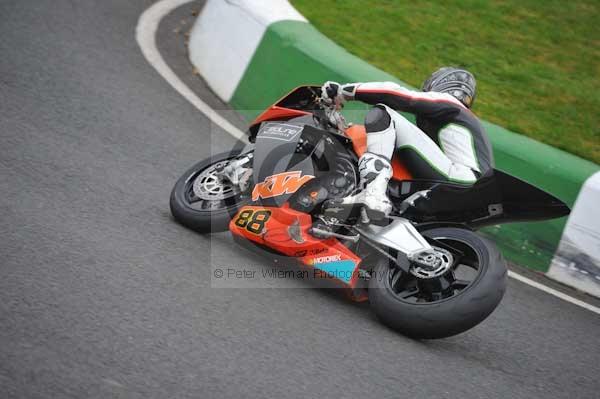 Mallory park Leicestershire;Mallory park photographs;Motorcycle action photographs;event digital images;eventdigitalimages;mallory park;no limits trackday;peter wileman photography;trackday;trackday digital images;trackday photos