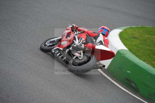 Mallory park Leicestershire;Mallory park photographs;Motorcycle action photographs;event digital images;eventdigitalimages;mallory park;no limits trackday;peter wileman photography;trackday;trackday digital images;trackday photos