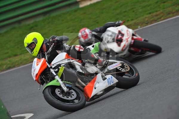 Mallory park Leicestershire;Mallory park photographs;Motorcycle action photographs;event digital images;eventdigitalimages;mallory park;no limits trackday;peter wileman photography;trackday;trackday digital images;trackday photos