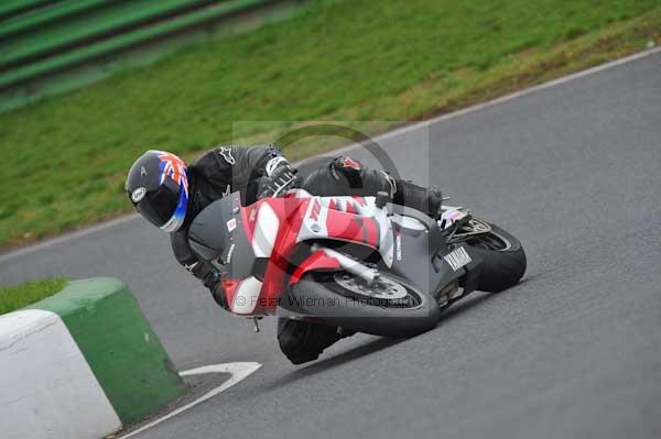 Mallory park Leicestershire;Mallory park photographs;Motorcycle action photographs;event digital images;eventdigitalimages;mallory park;no limits trackday;peter wileman photography;trackday;trackday digital images;trackday photos
