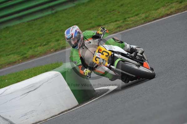 Mallory park Leicestershire;Mallory park photographs;Motorcycle action photographs;event digital images;eventdigitalimages;mallory park;no limits trackday;peter wileman photography;trackday;trackday digital images;trackday photos